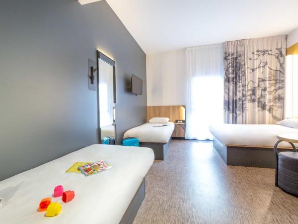 B&B HOTEL Sainte-Maxime Golfe de Saint Tropez : photo 2 de la chambre chambre quadruple