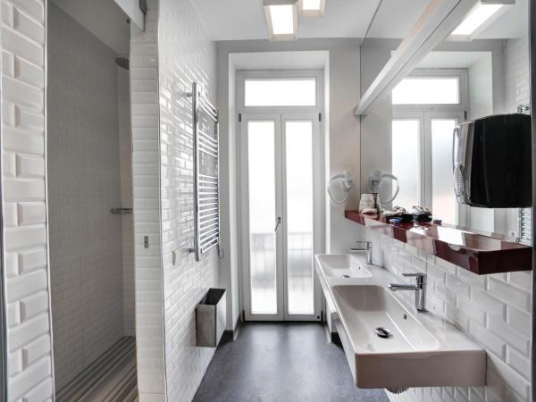 Wabi Hostels : photo 9 de la chambre lit dans dortoir pour femmes de 6 lits avec salle de bains privative