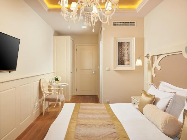 Piazza Heritage Hotel : photo 2 de la chambre chambre double deluxe - vue sur ville