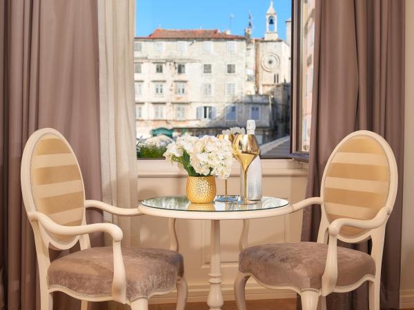 Piazza Heritage Hotel : photo 2 de la chambre chambre double ou lits jumeaux deluxe - vue sur ville