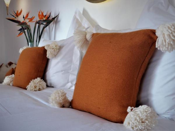 Riad Dar Eternity : photo 8 de la chambre chambre double ou lits jumeaux deluxe - vue sur piscine