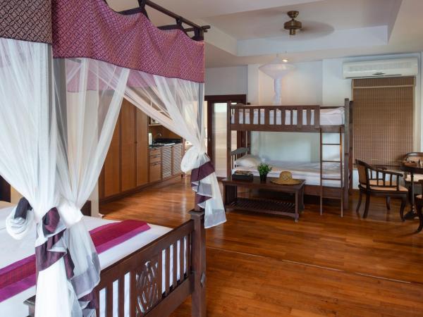 Royal Lanta Resort & Spa : photo 2 de la chambre suite familiale avec chambre double et lits superposés - vue sur piscine