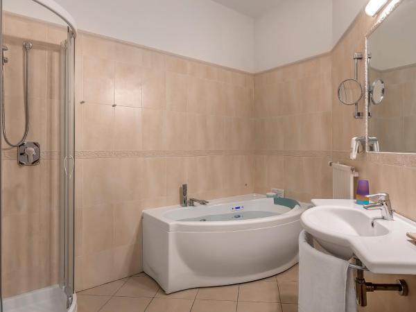 Sovrana Hotel & SPA : photo 4 de la chambre suite junior avec balcon