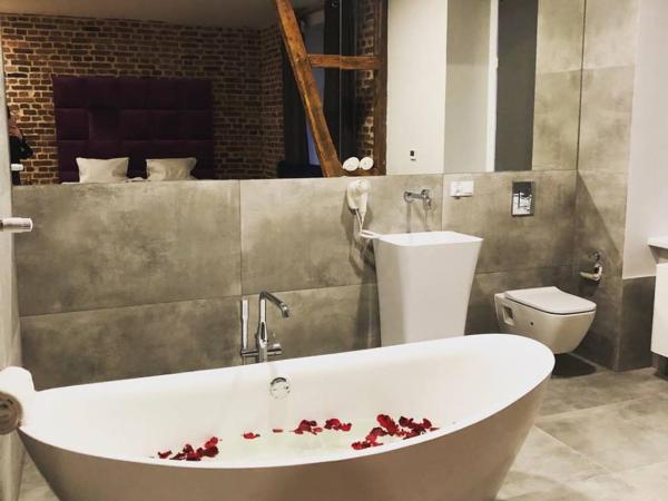 Cinema Apartments : photo 3 de la chambre studio avec salle de bains