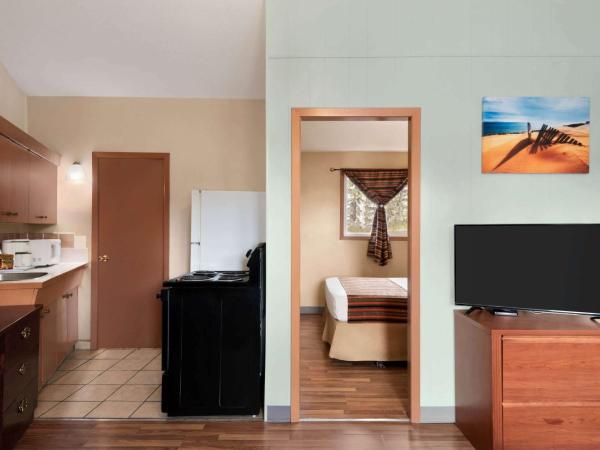 Thriftlodge Edmonton : photo 1 de la chambre suite studio lit queen-size - non-fumeurs