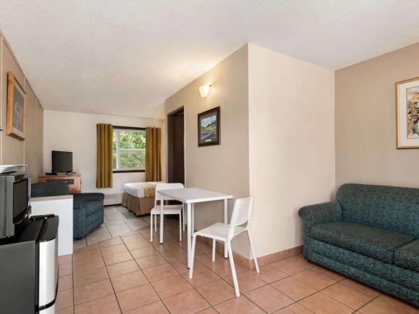 Thriftlodge Edmonton : photo 3 de la chambre chambre lit queen-size - non-fumeurs