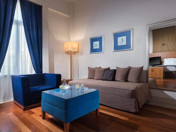 GDM Megaron, Historical Monument Hotel : photo 2 de la chambre suite junior triple - vue sur ville 