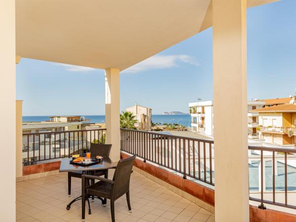 Hotel Villa Piras : photo 1 de la chambre chambre double ou lits jumeaux supérieure - vue sur mer