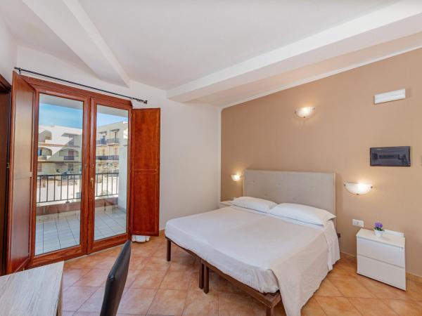 Hotel Villa Piras : photo 3 de la chambre chambre double ou lits jumeaux supérieure - vue sur mer
