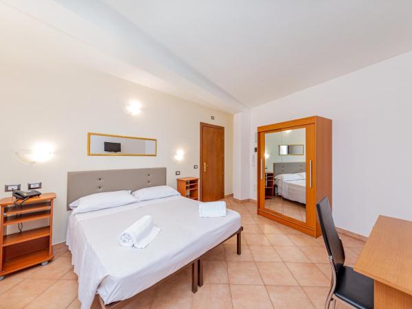 Hotel Villa Piras : photo 1 de la chambre chambre double ou lits jumeaux Économique