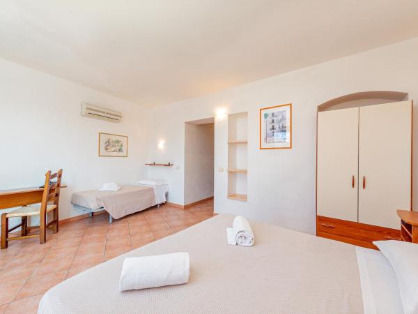 Hotel Villa Piras : photo 5 de la chambre chambre quadruple Économique