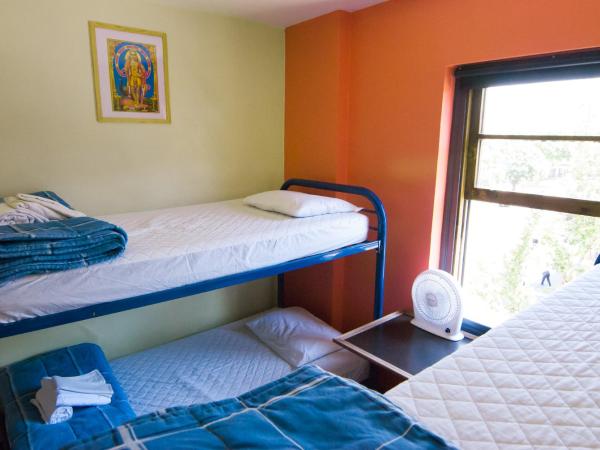 Ocean Island Inn | Backpackers | Suites : photo 3 de la chambre chambre familiale avec salle de bains commune