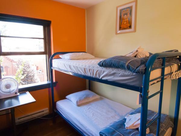 Ocean Island Inn | Backpackers | Suites : photo 2 de la chambre chambre familiale avec salle de bains commune