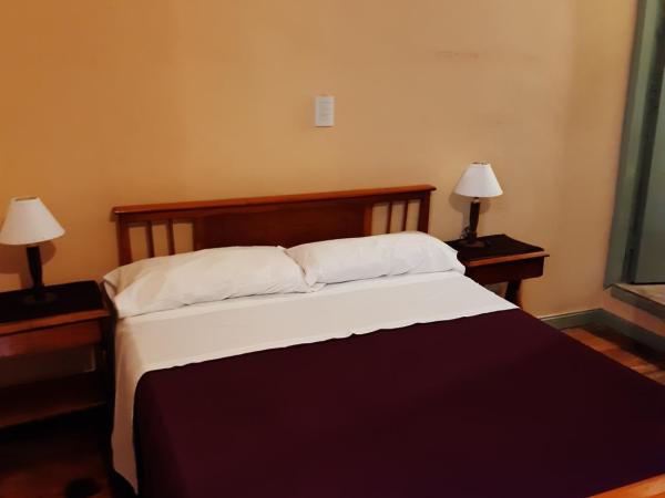 Hotel El Pibe : photo 2 de la chambre chambre double avec salle de bains privative