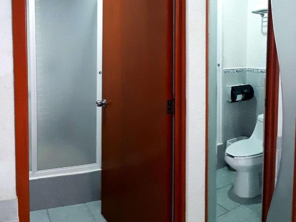 Best Western Global Express : photo 5 de la chambre suite lit king-size avec pièce à vivre