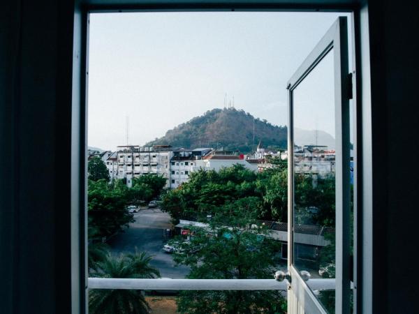 HAO Hotel Phuket : photo 6 de la chambre chambre double - vue sur montagne