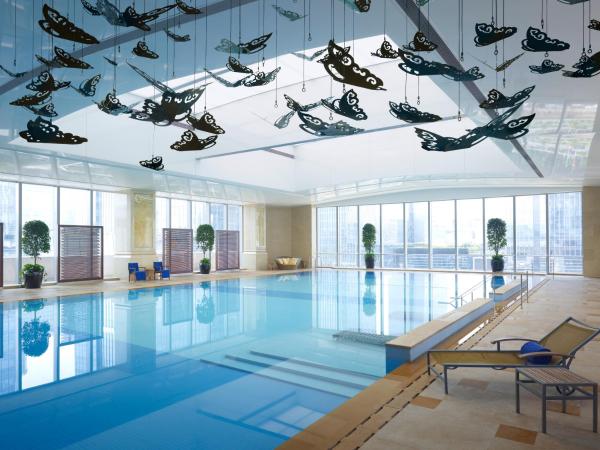 Futian Shangri-La, Shenzhen,Near to Shenzhen Convention&Exhibition Centre, Futian Railway Station : photo 2 de la chambre chambre lit king-size deluxe