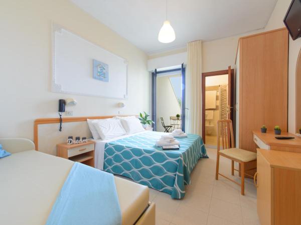 Hotel Nuova Medusa Rimini : photo 3 de la chambre chambre triple