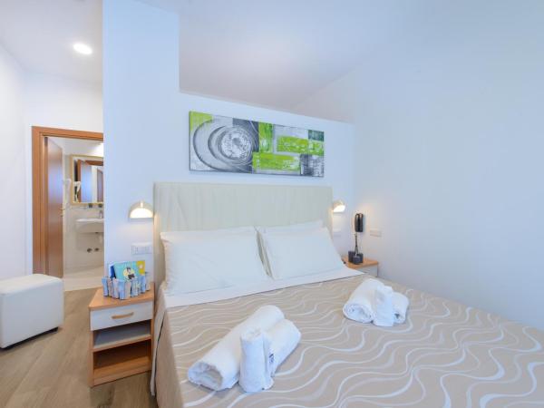 Hotel Nuova Medusa Rimini : photo 5 de la chambre chambre familiale - vue sur mer