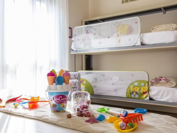 Hotel Nuova Medusa Rimini : photo 5 de la chambre chambre quadruple