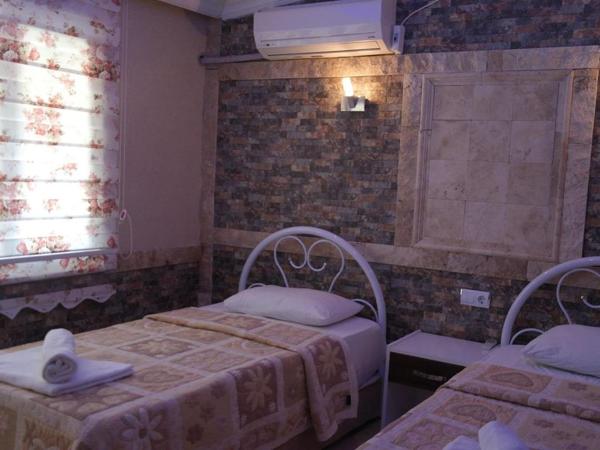 Dolphin Yunus Hotel : photo 3 de la chambre chambre lits jumeaux