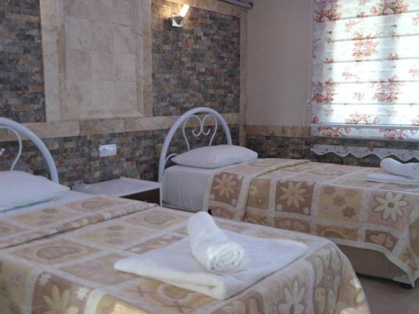 Dolphin Yunus Hotel : photo 4 de la chambre chambre lits jumeaux