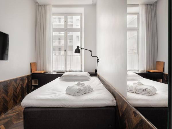 Miss Clara by Nobis, Stockholm, a Member of Design Hotels™ : photo 1 de la chambre chambre plus petite avec 1 lit simple/jumeaux