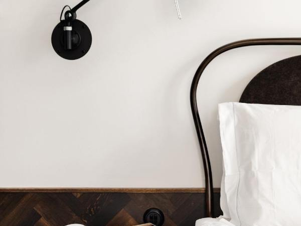 Miss Clara by Nobis, Stockholm, a Member of Design Hotels™ : photo 5 de la chambre chambre d'angle deluxe avec 1 lit king-size