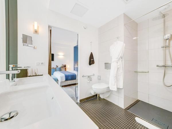 Villa Eiffel Mademoiselle : photo 5 de la chambre chambre double supérieure avec terrasse