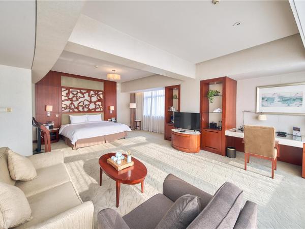 Parkview Hotel : photo 1 de la chambre chambre lit king-size de luxe - vue sur parc.