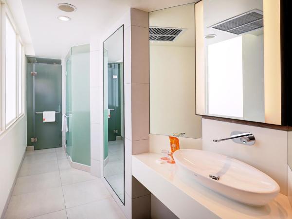 HARRIS Hotel & Conventions Bundaran Satelit Surabaya : photo 2 de la chambre suite harris 