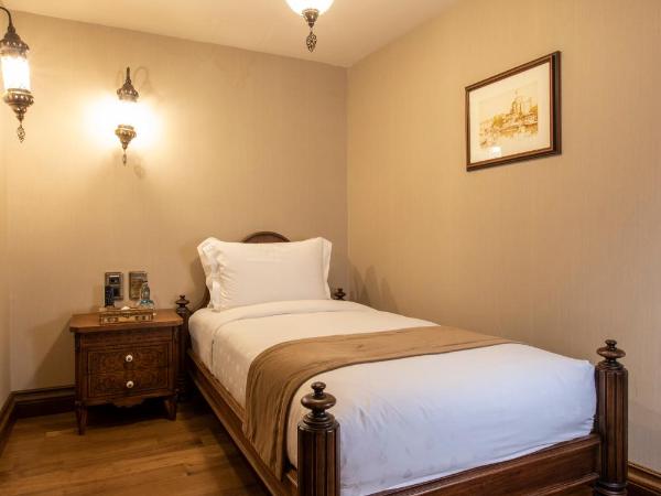 AJWA Sultanahmet - Preferred Hotels LVX Collection : photo 7 de la chambre suite familiale - vue sur jardin vertical