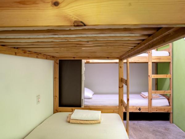 PODs The Backpackers Home & Cafe, Kuala Lumpur : photo 1 de la chambre lit dans dortoir pour femmes de 4 lits