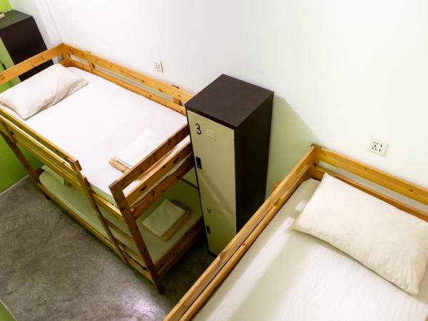 PODs The Backpackers Home & Cafe, Kuala Lumpur : photo 2 de la chambre lit dans dortoir pour femmes de 4 lits