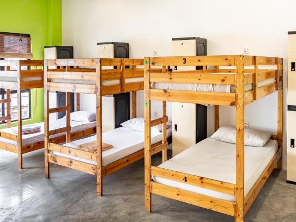 PODs The Backpackers Home & Cafe, Kuala Lumpur : photo 5 de la chambre lits superposés dans dortoir mixte de 16 lits