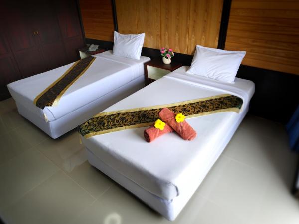 Suppamitr Villa Hotel : photo 1 de la chambre chambre lits jumeaux supérieure