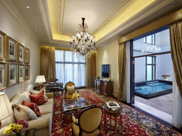 The Leela Palace New Delhi : photo 2 de la chambre suite royale avec petite piscine, transferts aéroport et accès au salon