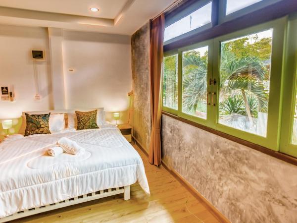 Tonmai Suites : photo 4 de la chambre suite deluxe avec lit king-size