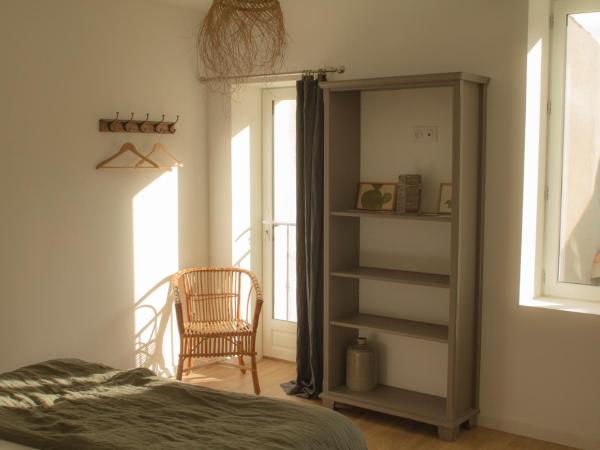 LA CENTENAIRE GRUISSAN - Maison d'Hôte : photo 3 de la chambre chambre double avec salle de bains privative séparée