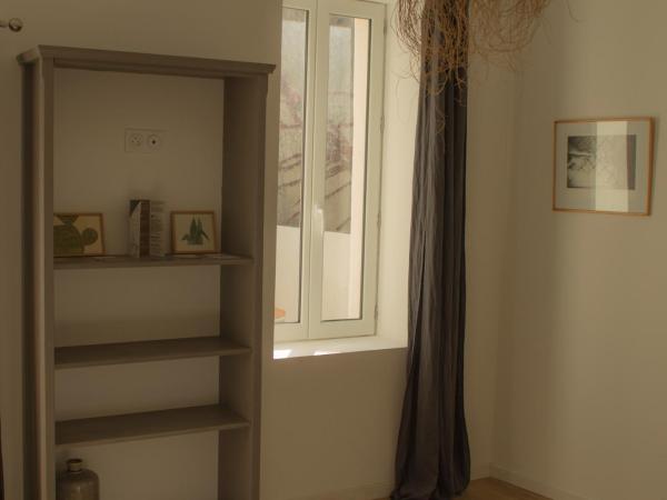 LA CENTENAIRE GRUISSAN - Maison d'Hôte : photo 4 de la chambre chambre double avec salle de bains privative extérieure