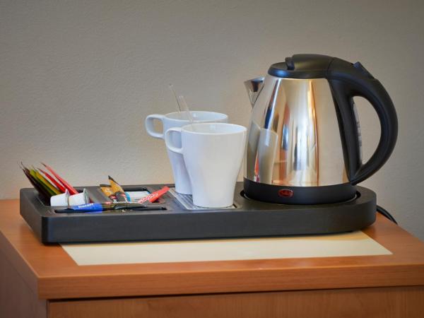 OREA Hotel Pyramida Praha : photo 5 de la chambre chambre double classique avec accès gratuit à la piscine