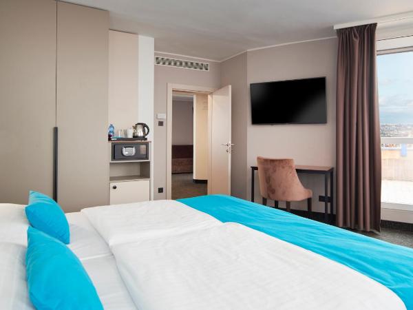 OREA Hotel Pyramida Praha : photo 5 de la chambre suite deluxe avec accès gratuit à la piscine