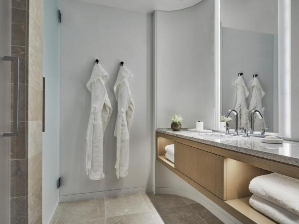 Four Seasons Hotel Philadelphia at Comcast Center : photo 3 de la chambre chambre premier cityscape avec lit king-size 