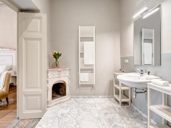 Palazzo D'Oltrarno - Residenza D'Epoca : photo 7 de la chambre chambre lit king-size deluxe