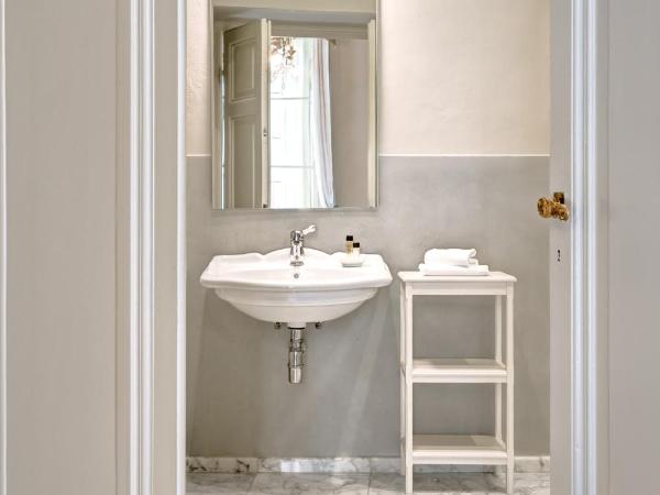 Palazzo D'Oltrarno - Residenza D'Epoca : photo 5 de la chambre chambre lit king-size deluxe