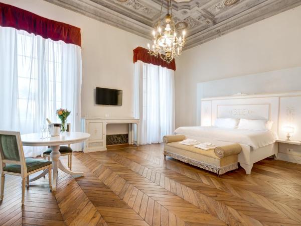 Palazzo D'Oltrarno - Residenza D'Epoca : photo 1 de la chambre chambre lit king-size - vue sur jardin