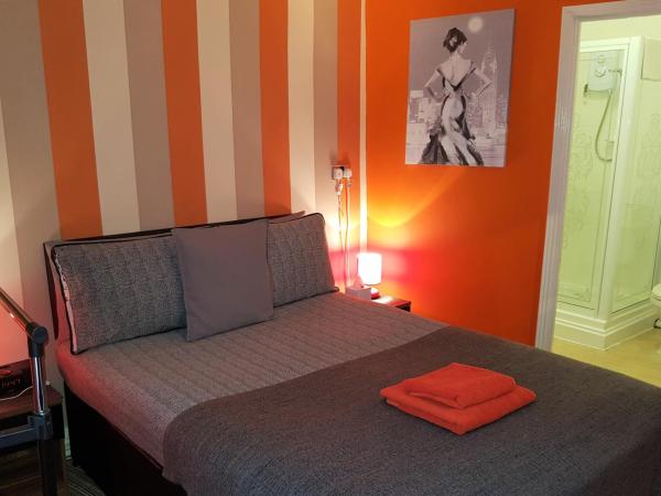 Robin 7 Lodge City Centre : photo 4 de la chambre chambre double de luxe avec salle de bains privative