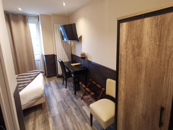 Logis Hotel Des Bains : photo 5 de la chambre chambre double standard - hébergement accessible uniquement par des escaliers
