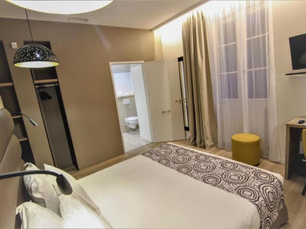 Hôtel Montaigne : photo 1 de la chambre chambre lit queen-size - accessible aux personnes à mobilité réduite
