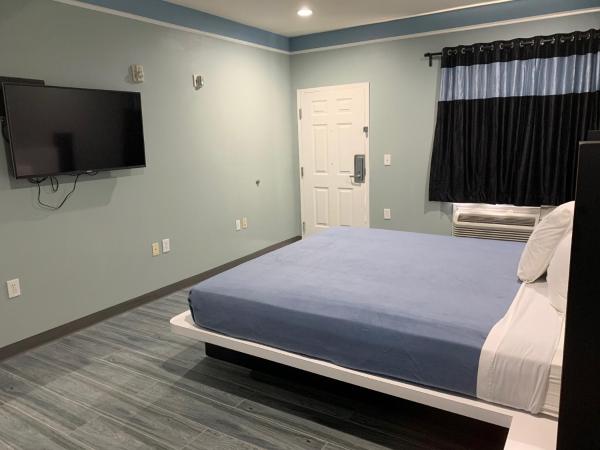 Crystal Suites : photo 8 de la chambre chambre lit king-size avec baignoire spa - fumeurs